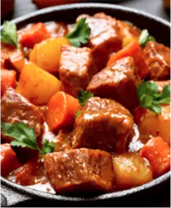 Plato típico colombiano con carne y vegetales