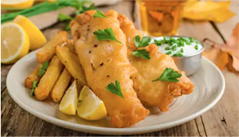 Pescado frito con papas y limón